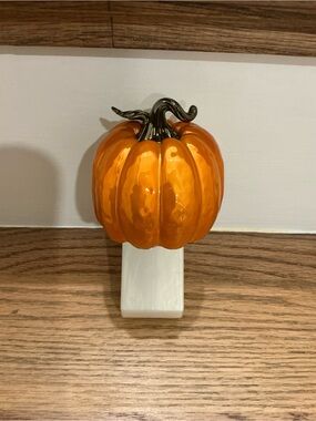 EUC Bath and Body Works Orange Ceramic Pumpkin Wallflower Plug